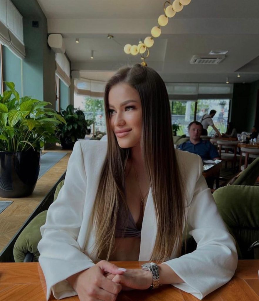 Elegant escort Edelin in Dubai