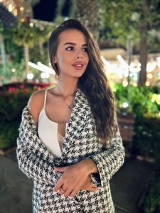 Olivia — exclusive companion in Dubai