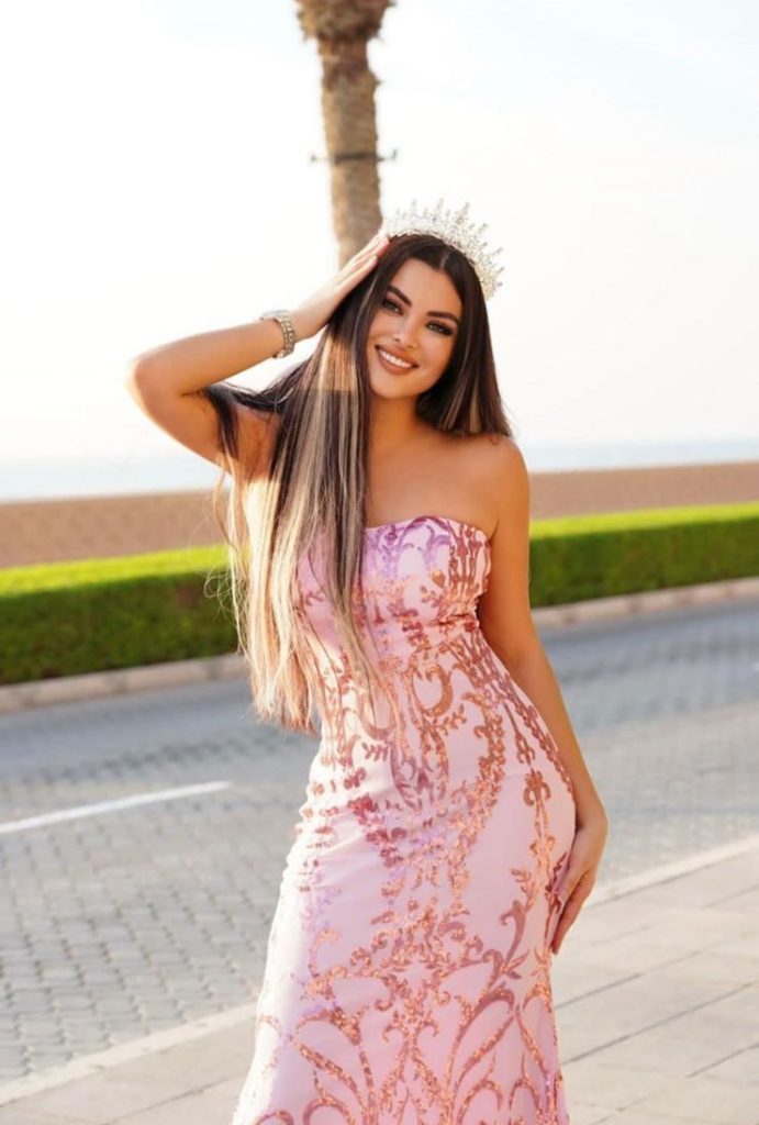 Elegant escort Nina in Dubai